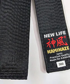 cinturón-karate-kamikaze-extra-grande-nueva-vida-premium-satin-etiqueta