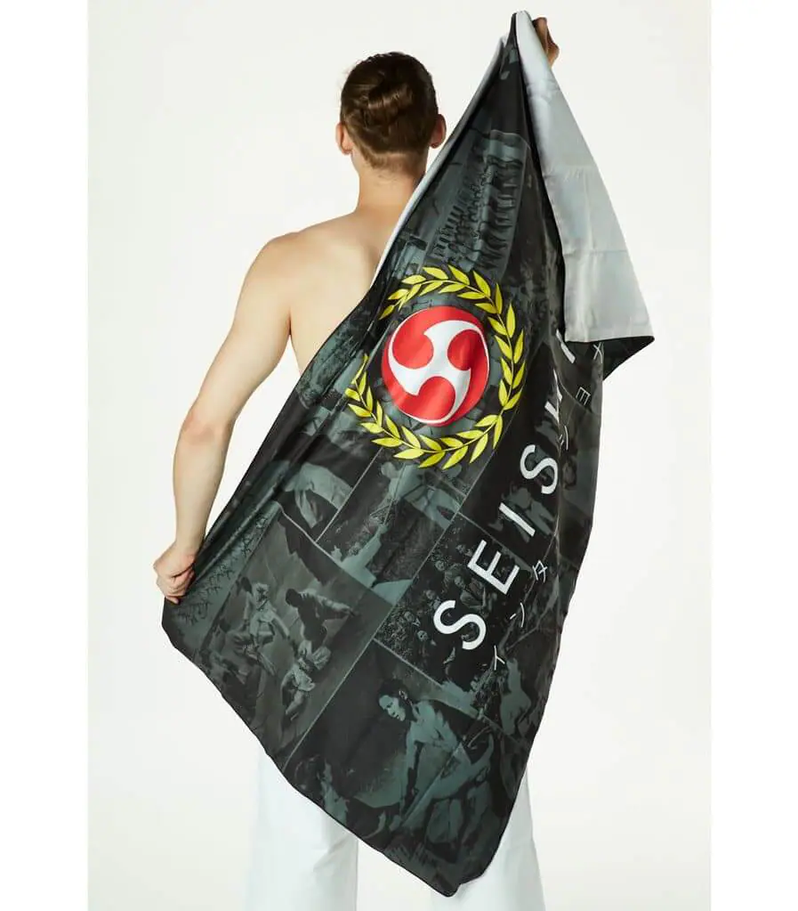 the-seishin-international-black-towel