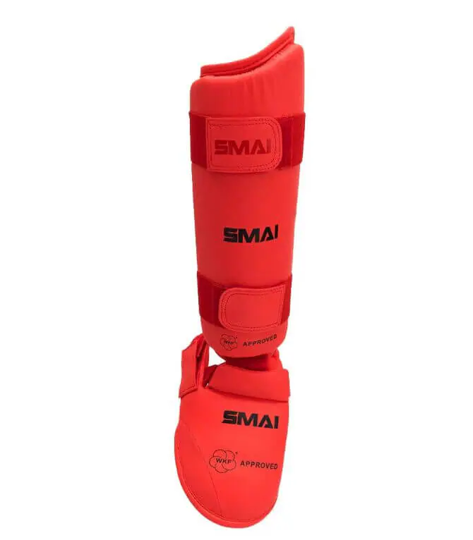 Protector de espinillas y pies de kárate SMAI - WKF 9 shin-and-karate-foot-protectors-smai-wkf-red-face